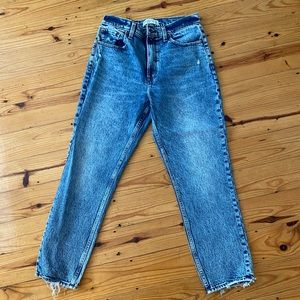 Abercrombie & Fitch high rise mom jean 28